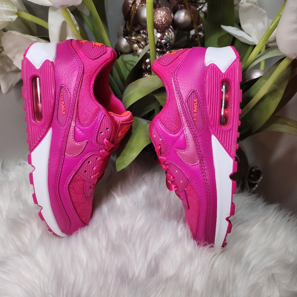 Nike Air Max 90 Women shoes NWOT
